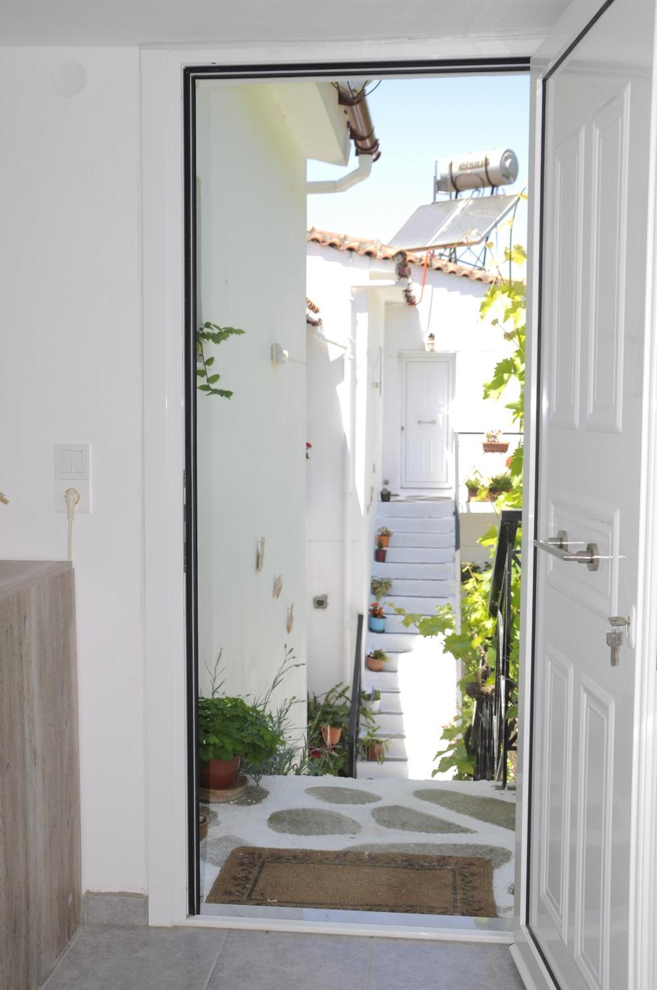 Heracles Guesthouse Ровиес Экстерьер фото
