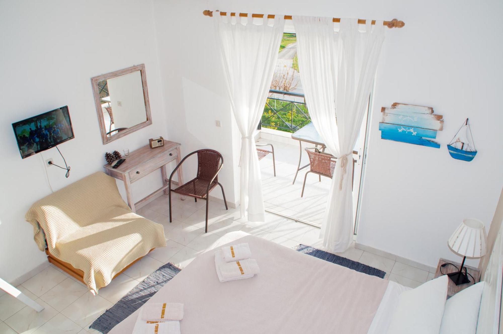 Heracles Guesthouse Ровиес Экстерьер фото
