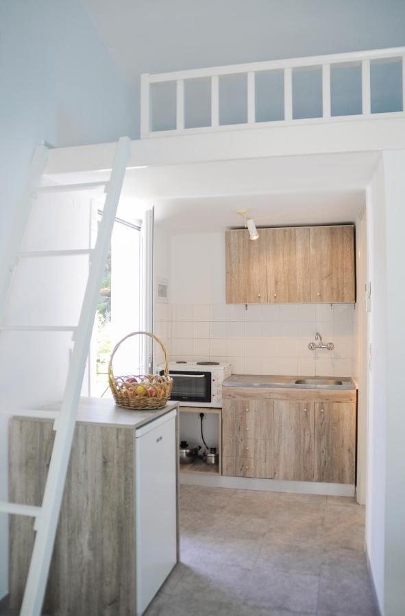 Heracles Guesthouse Ровиес Экстерьер фото